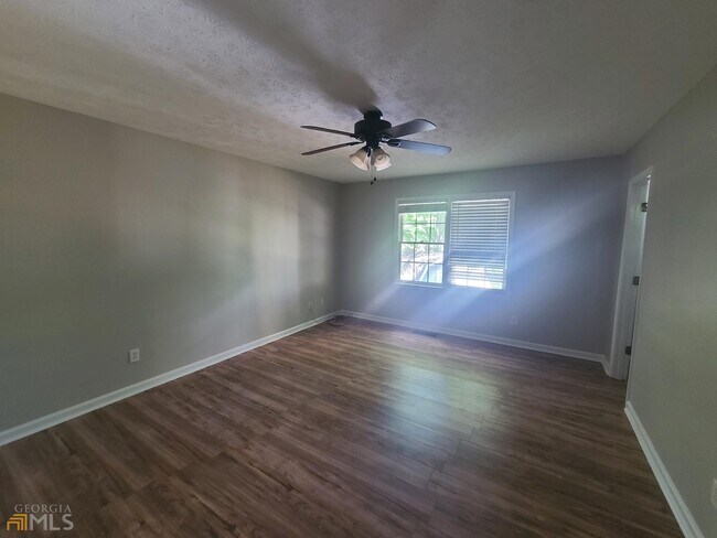 Building Photo - 127 Welcome Wood Dr