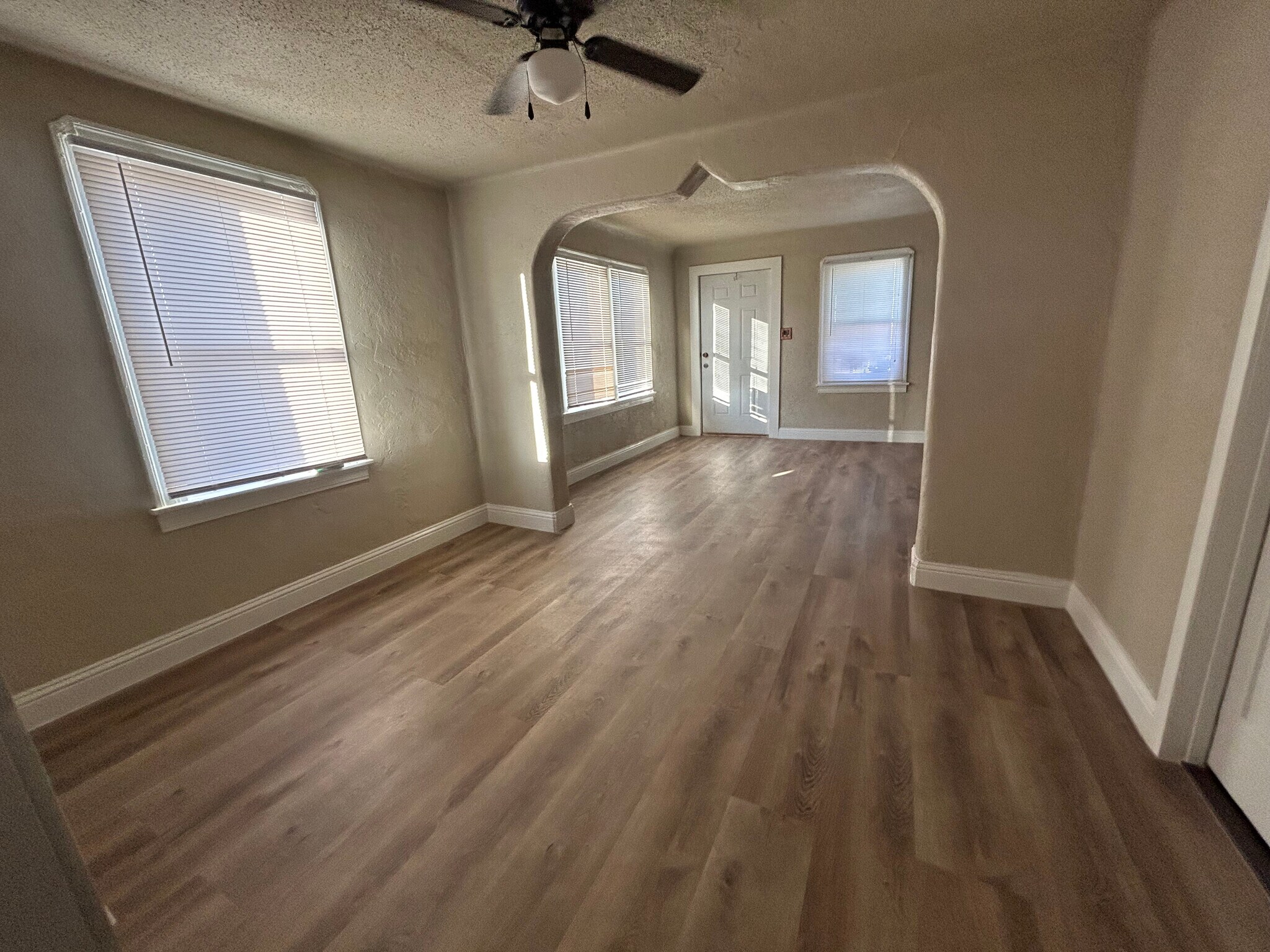 Living Area P2 - 5984 Redburn Ave