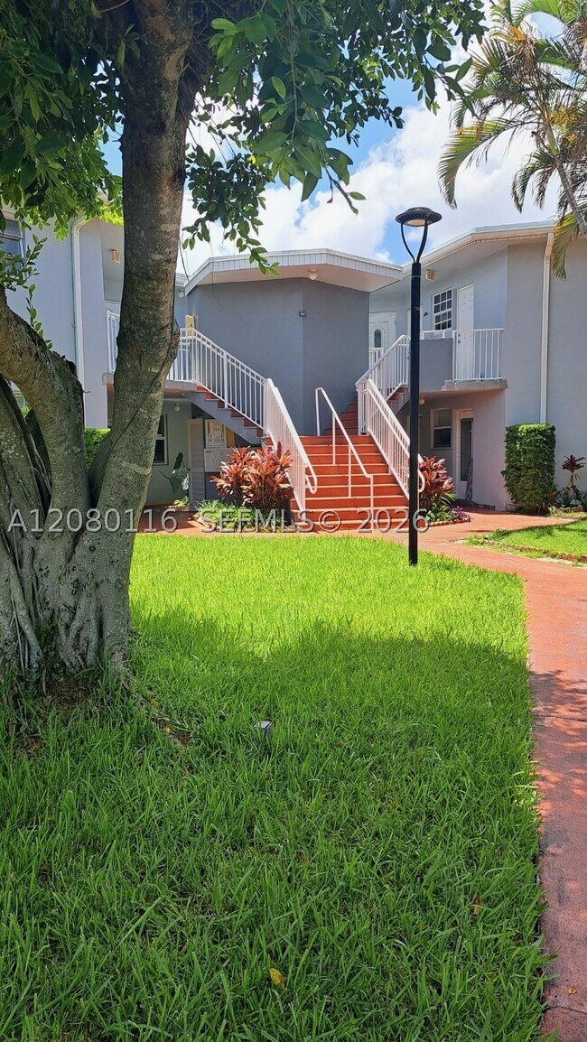 Building Photo - 1667 NE Miami Gardens Dr