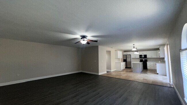 Building Photo - 4/3.5 home located at Randa Ridge!!!
