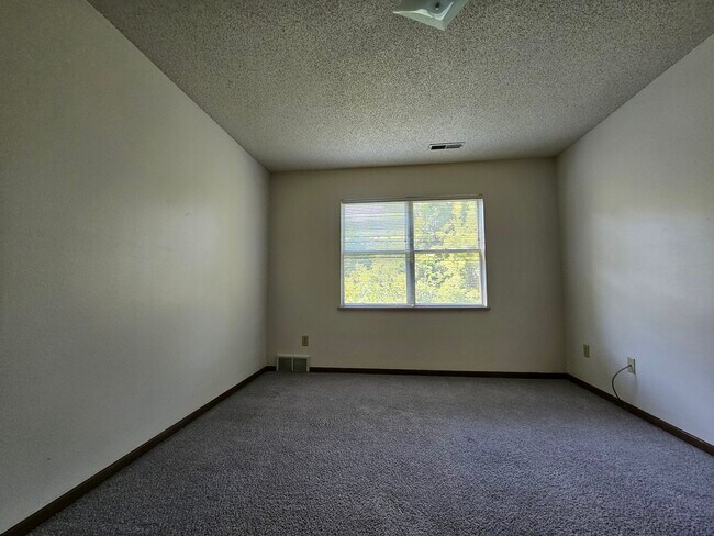 Bedroom 2 - 623 Iowa Ave