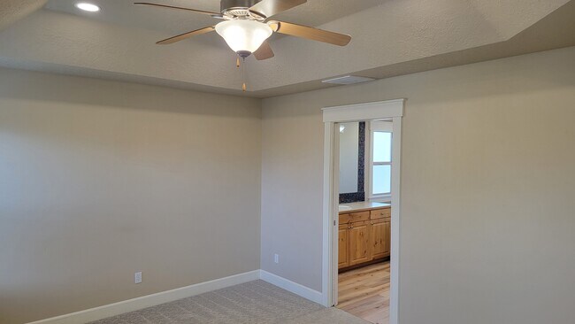 Building Photo - 3993 N Heritage View Ave