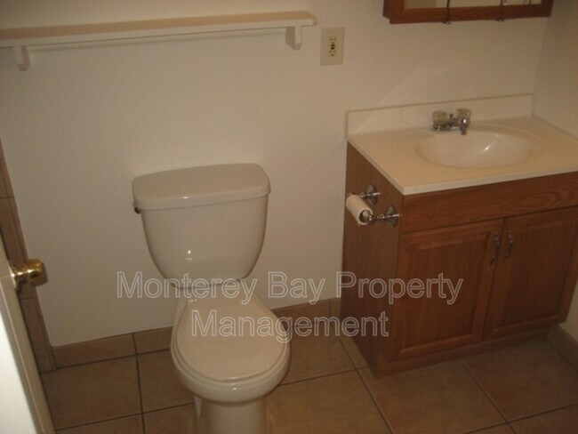 Building Photo - 211 Forest Ave