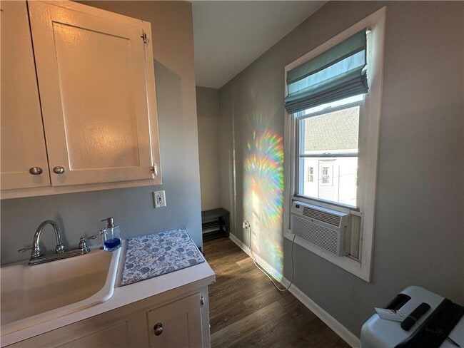 Building Photo - 49 E Bowery St