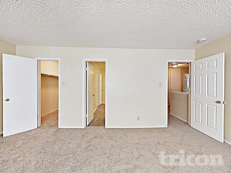 Building Photo - 8015 Chestnut Barr Dr