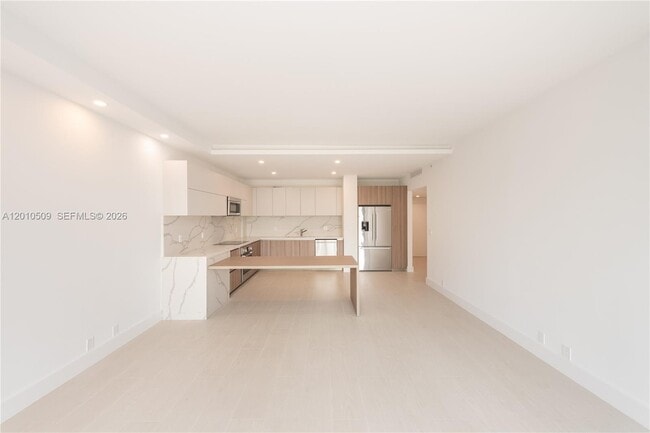 Building Photo - 151 Crandon Blvd