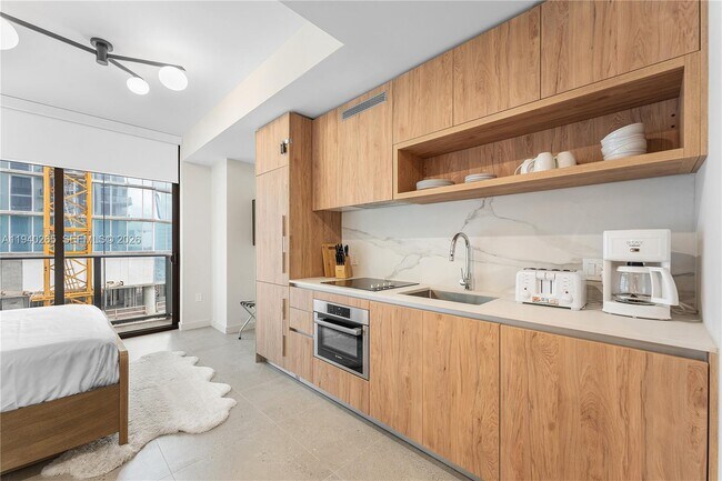 Building Photo - 11 NE 6th St