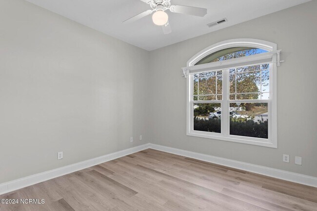 Building Photo - 412 Azalea Dr