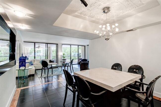 Building Photo - 2901 S Bayshore Dr