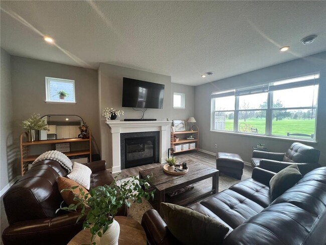 Building Photo - 7303 Fir Ln N