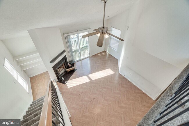 Building Photo - Elevated Comfort: Spacious Condo with Loft...