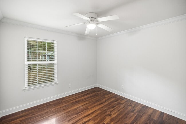 Building Photo - 310 Goldenrod Ct