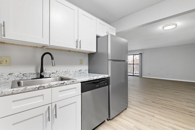 Building Photo - 5400-5600 E 84th Ter- Emerald