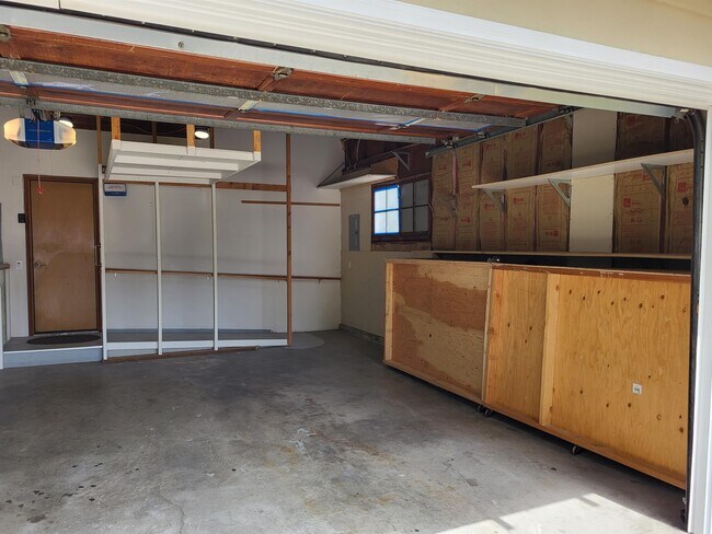 Building Photo - 6645 SW Peyton Rd