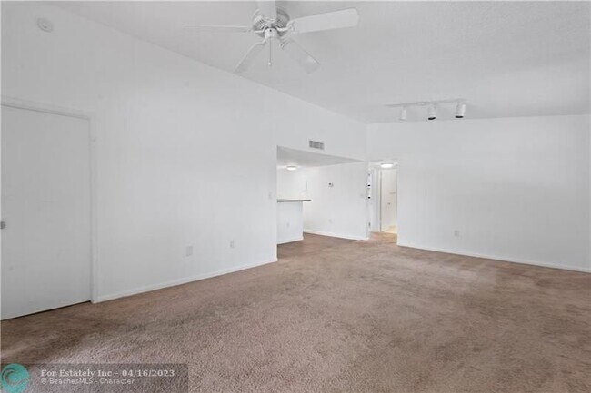 Building Photo - 9995 Nob Hill Ln