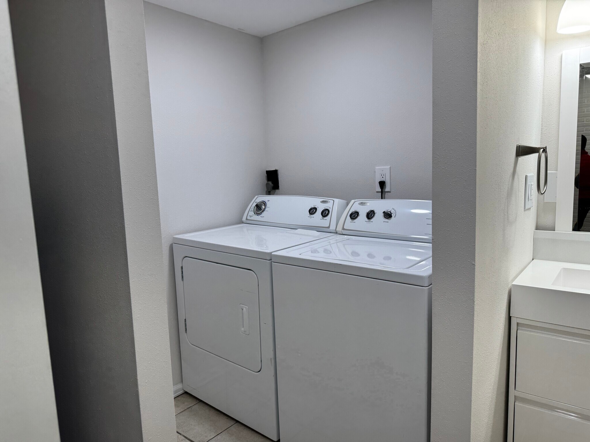 Building Photo - 841 Crisman Dr