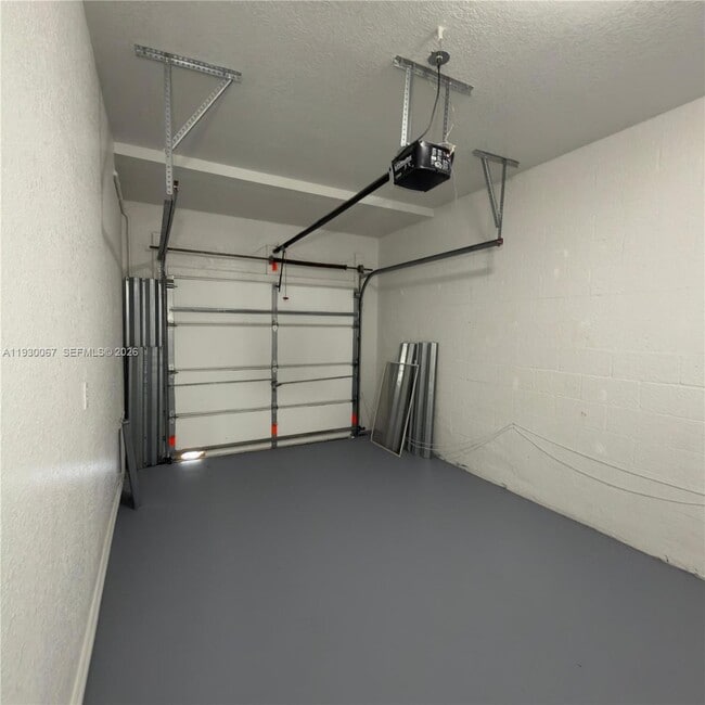 Building Photo - 1692 SE 9th Ave