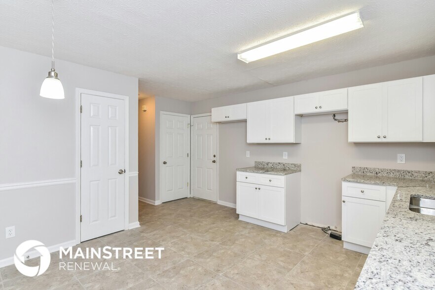 Building Photo - 2935 Emerson Lake Dr