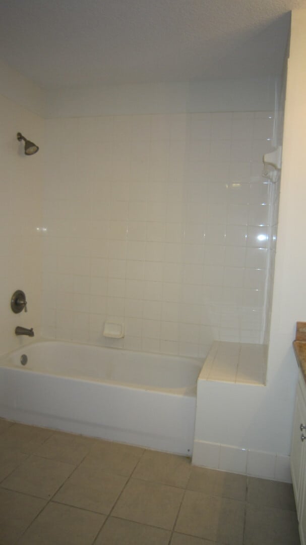 Building Photo - 1/1 IN Downtown Abacoa