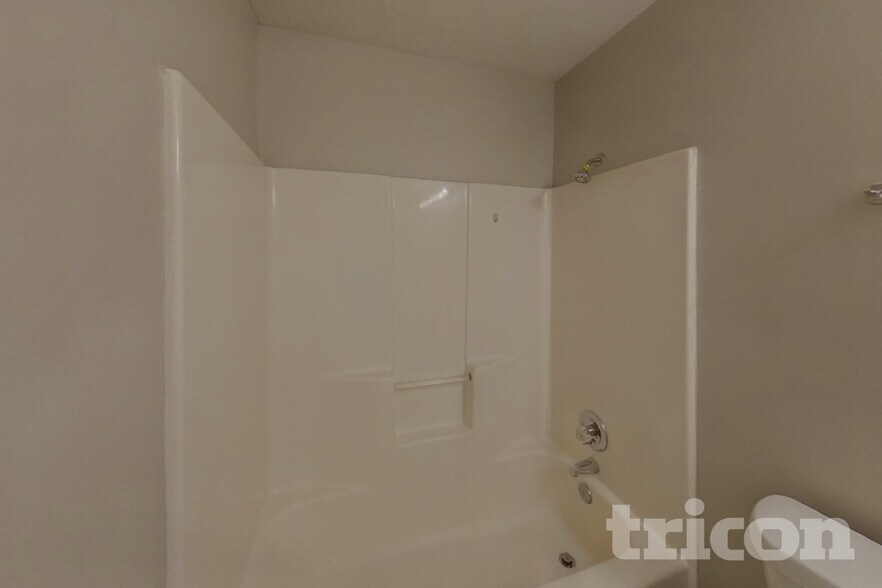 Building Photo - 909 Dogwood Ln