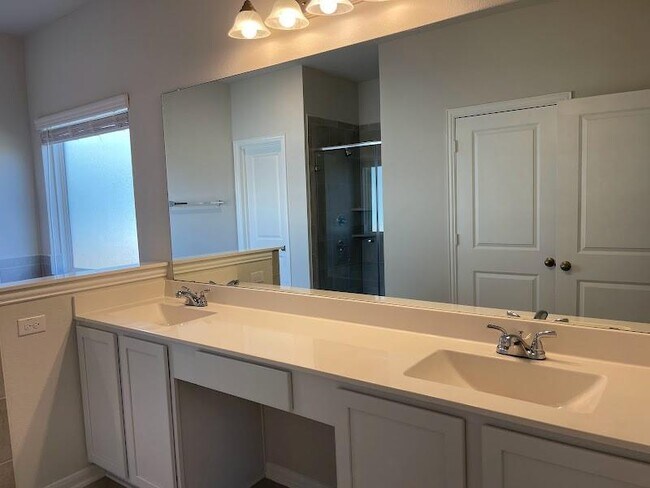 Building Photo - 256 Crystal Brook Dr