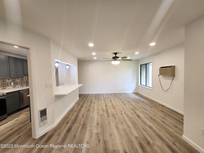 Building Photo - 34 Meadow Green Cir