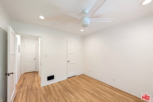 Building Photo - 1030 5th St