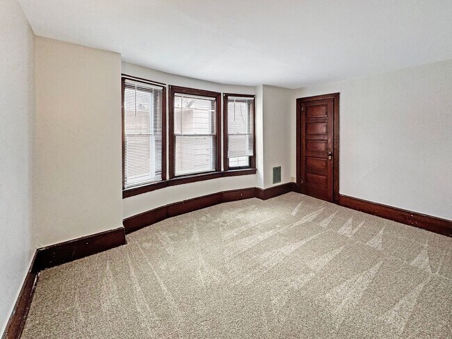 Building Photo - 323-325 Percy St