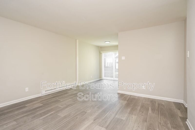 Building Photo - 904 Lowdermilk St