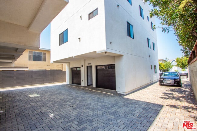 Building Photo - 2208 Hauser Blvd