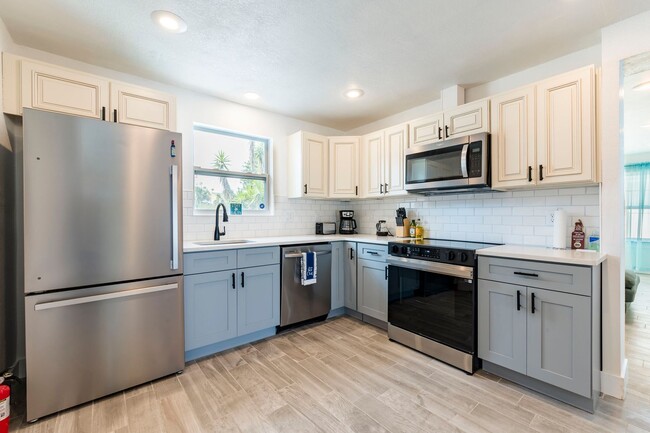 Building Photo - Fully Renovated Beachside Beauty – Walk to...
