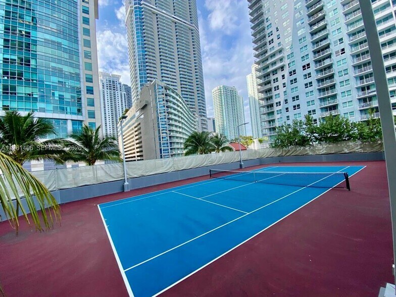 Building Photo - 1155 Brickell Bay Dr