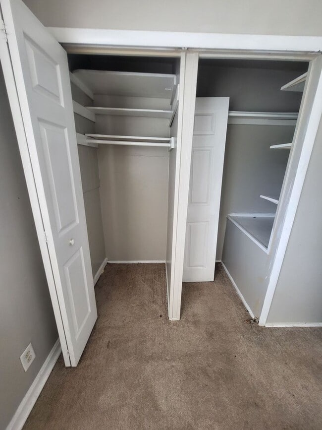 Building Photo - Row home for 1361/month!