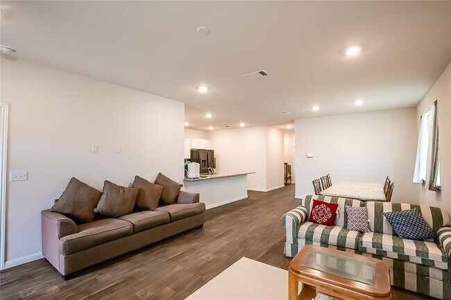 Building Photo - 908 Vogel Dr