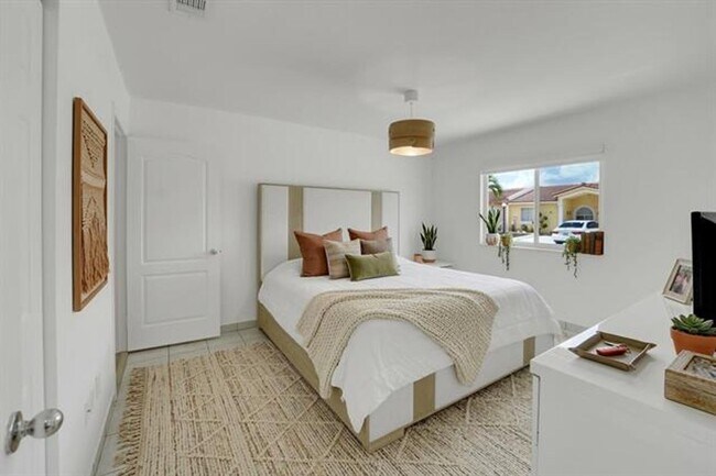 Building Photo - 17255 NW 72nd Ct