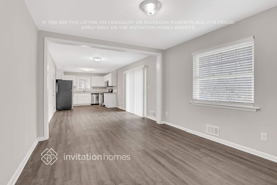 Building Photo - 2160 Shamrock Dr