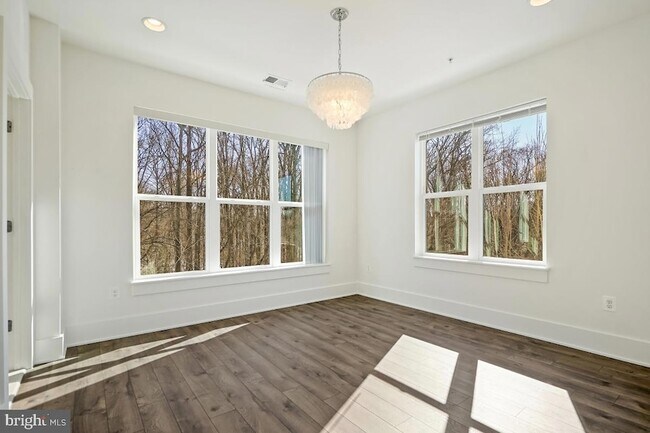 Building Photo - 11300 Emerald Park Rd