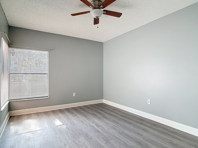 Building Photo - 4711 Capri Plz