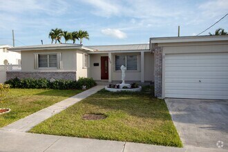 Building Photo - Move-In Ready 3/2 with Driveway & Backyard...