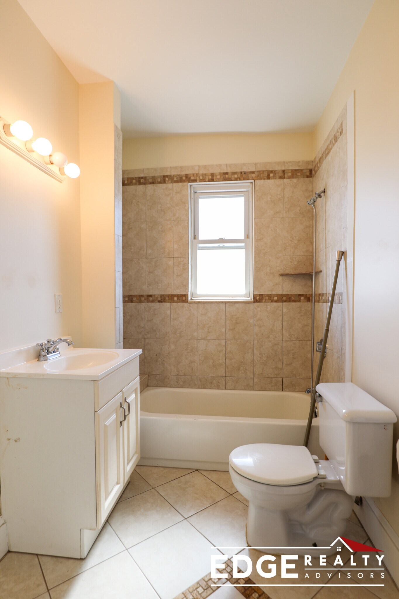 Building Photo - 86 Easton St