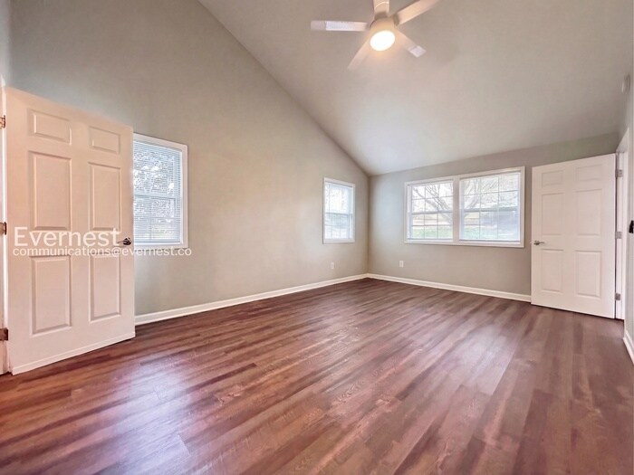 Building Photo - 1345 Twin Oaks Cir SE