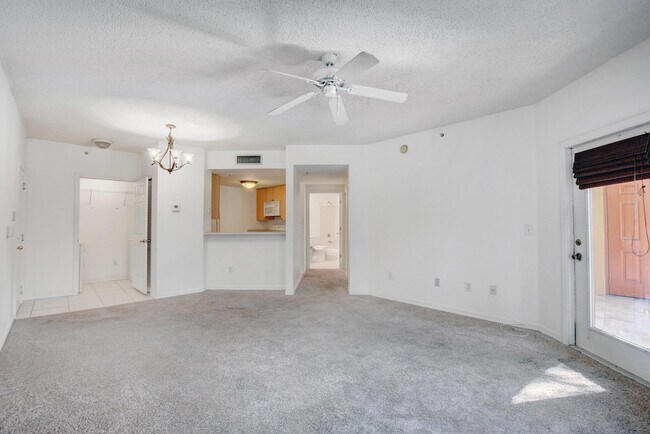 Building Photo - 5024 Lantana Rd