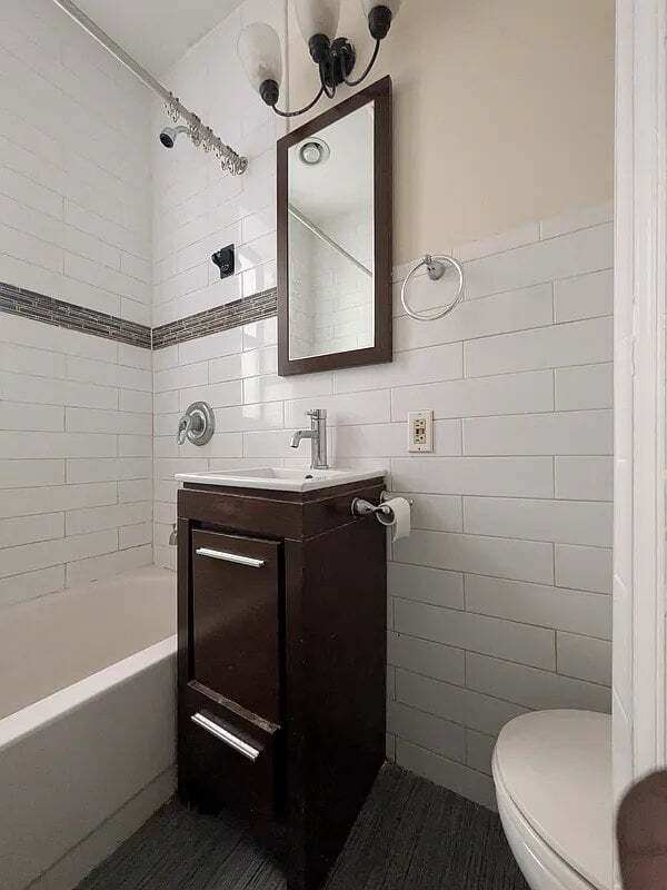 Building Photo - 537 W 158th St