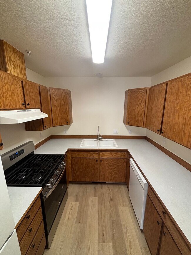 Building Photo - 211 N Lava