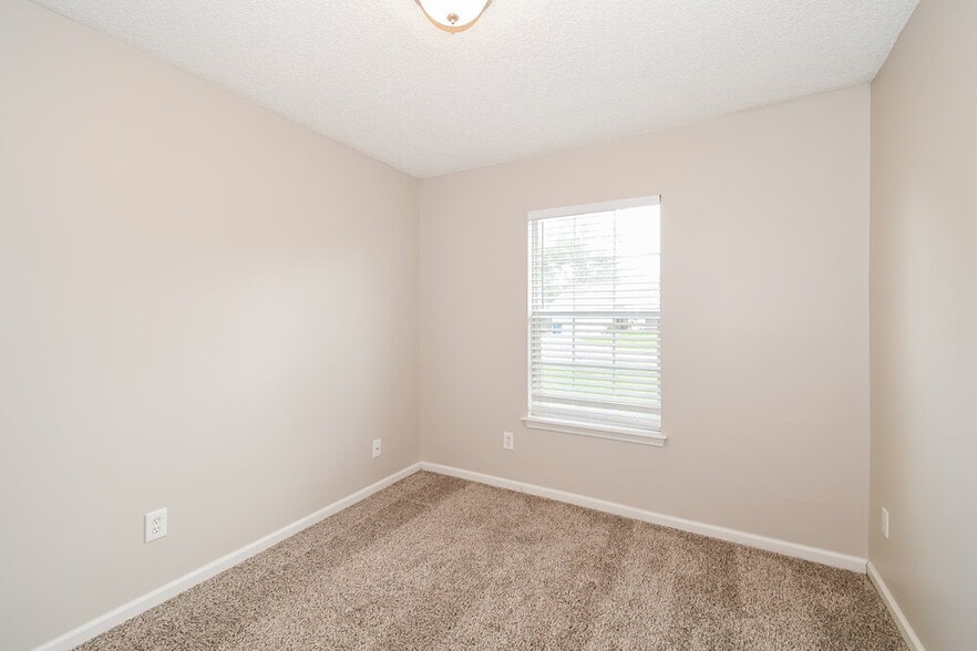 Building Photo - 479 Moby Dick Dr N