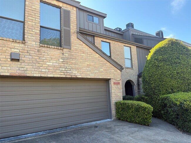 Building Photo - 18210 Bal Harbour Dr