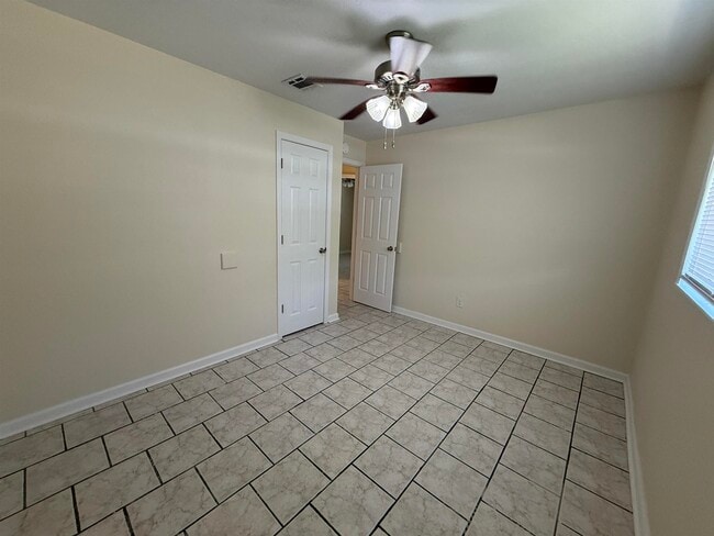 Building Photo - 1405 Cactus Dr