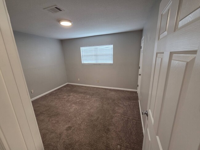Building Photo - 2500 Westacre Dr