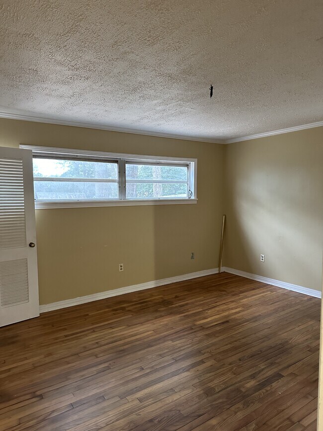 Building Photo - 329 Sanford Ave