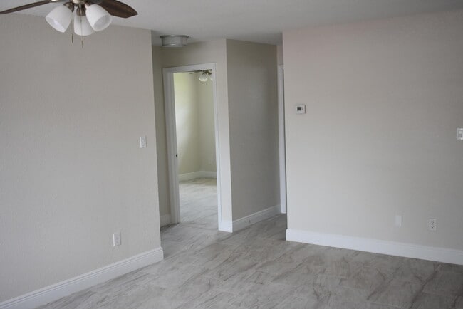 Building Photo - 207 Southland Dr